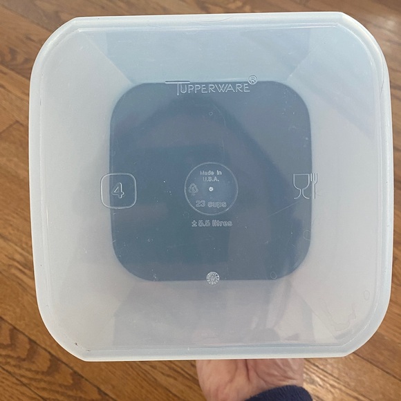 Tupperware 23 cup container - Picture 4 of 9